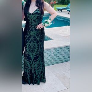 Ready to wear to Prom!! Formal Dress! Only worn once! Perfect condition!